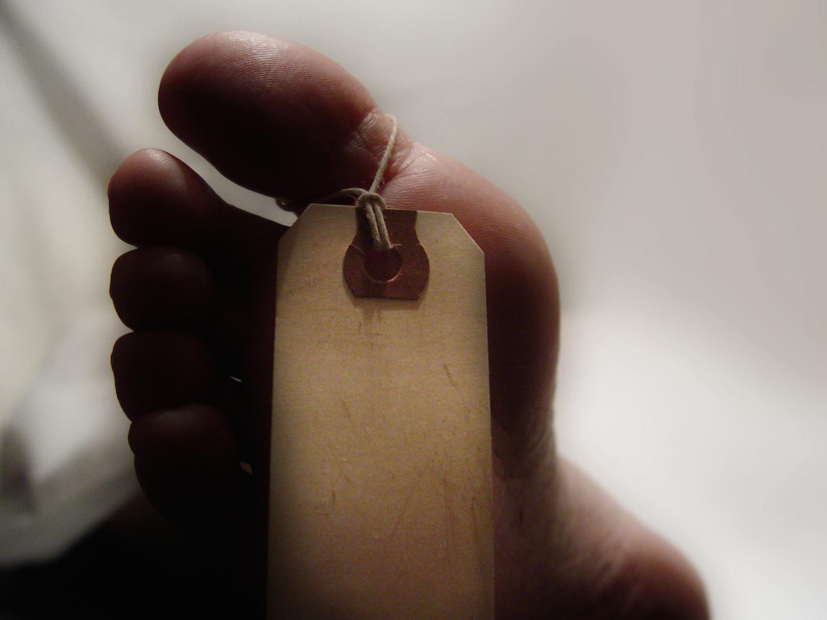 A halál nyoma: A legfrissebb biztosításmatematikai adatok a többlethalálozást a koviális oltási kötelezettséghez kötik