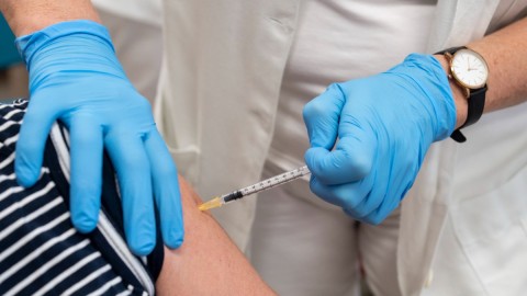 Szakértők javaslatára Ausztria felfüggesztheti az oltási kötelezettséget