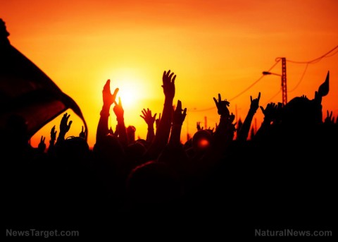 Az európai gazdák tiltakozása Lengyelországra és Olaszországra is átterjedt a globalisták elnéptelenedési és éheztetési tervei elleni hatalmas visszahatásként