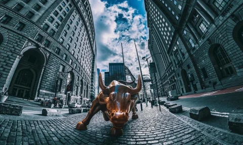 A Pfizer és a Moderna befektetői menekülőre fogták –Vannak dolgok, amit a Wall Street akkor sem hagy figyelmen kívül, amikor a fősodratú média hallgat róla