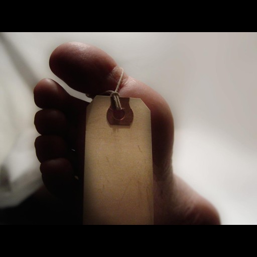 A halál nyoma: A legfrissebb biztosításmatematikai adatok a többlethalálozást a koviális oltási kötelezettséghez kötik